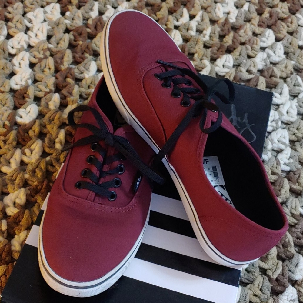Final sale** Vans - Very gently worn - like new!!